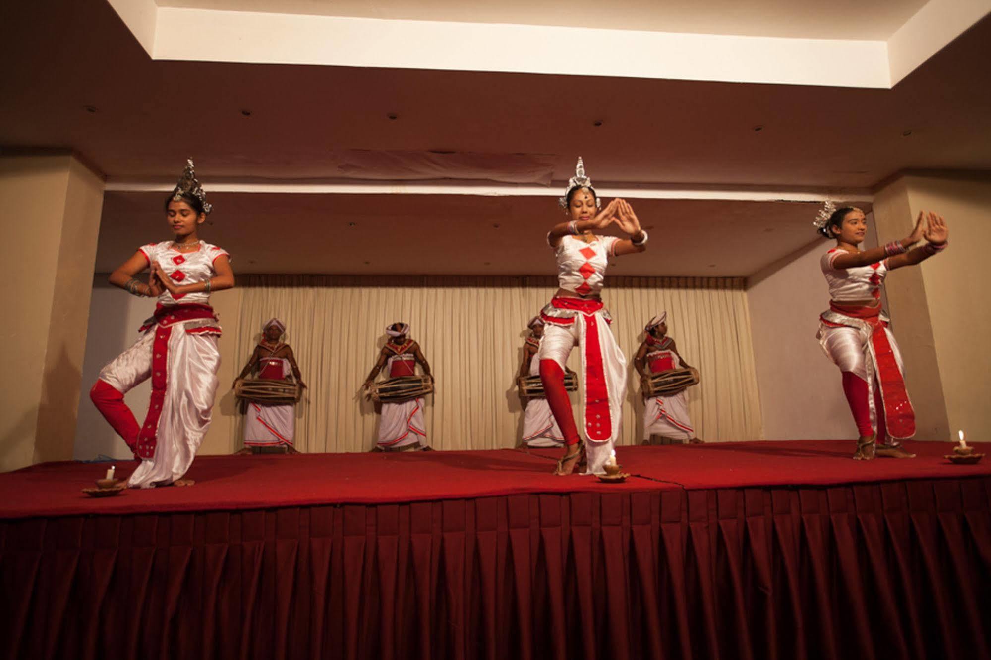 Oak Ray Regency Hotel Kandy Ngoại thất bức ảnh