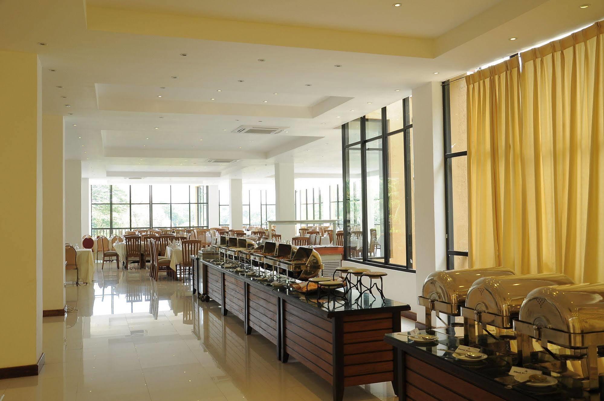 Oak Ray Regency Hotel Kandy Ngoại thất bức ảnh