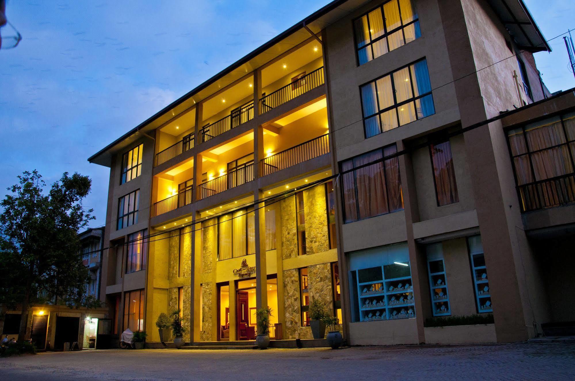 Oak Ray Regency Hotel Kandy Ngoại thất bức ảnh